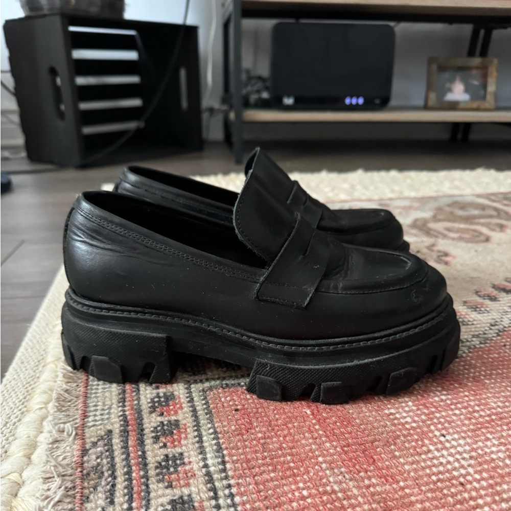 L’INTERVALLE | Platform Black Loafers SIZE 6